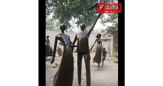 铸铜酒店人物雕塑代理商  乾虎雕塑