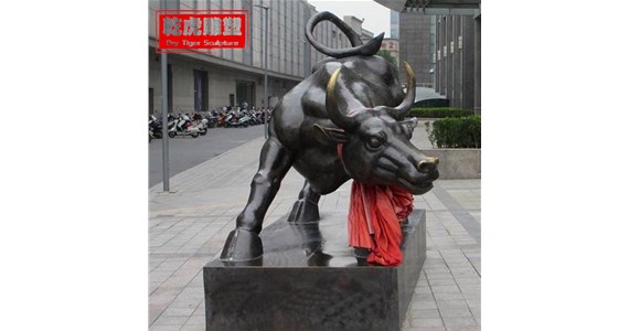 铸铜华尔街铜牛