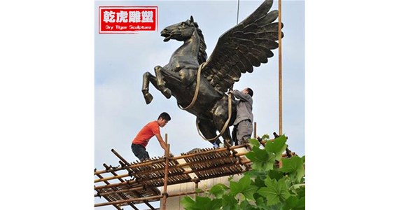 铸铜马代表的寓意  动物雕塑